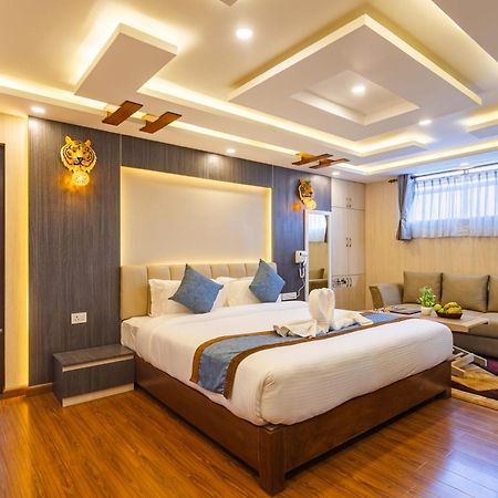 Airport Diana Hotel Катманду Экстерьер фото