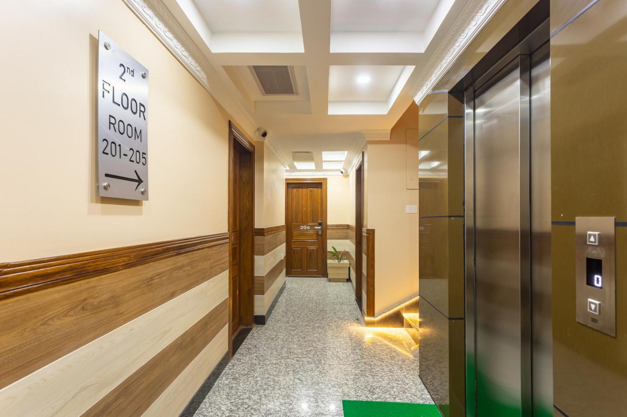 Airport Diana Hotel Катманду Экстерьер фото