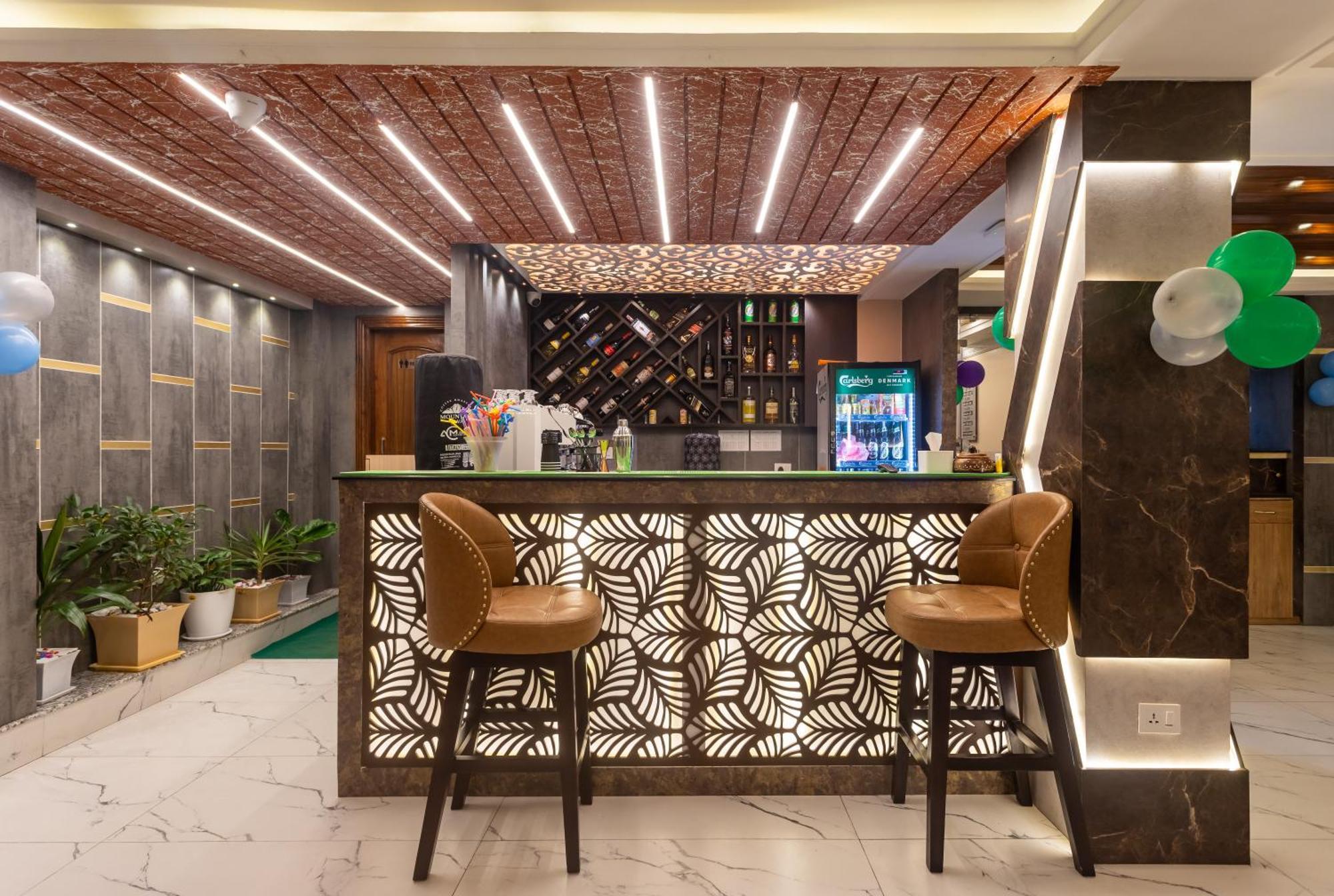 Airport Diana Hotel Катманду Экстерьер фото