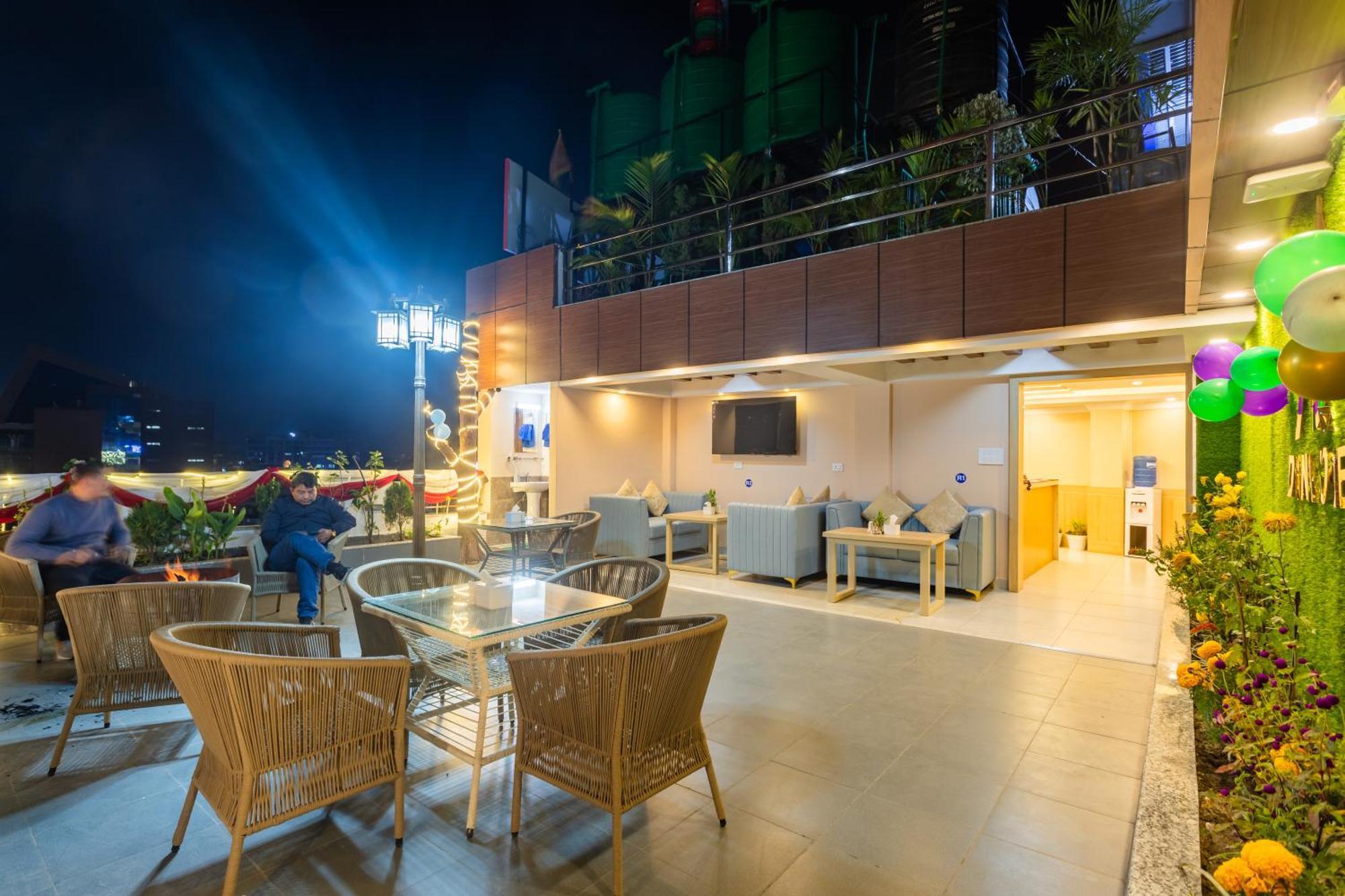 Airport Diana Hotel Катманду Экстерьер фото